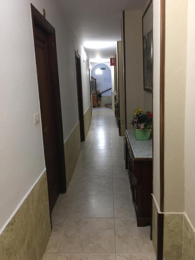 Hostal O Labrador Ξενοδοχείο O Hospital Εξωτερικό φωτογραφία