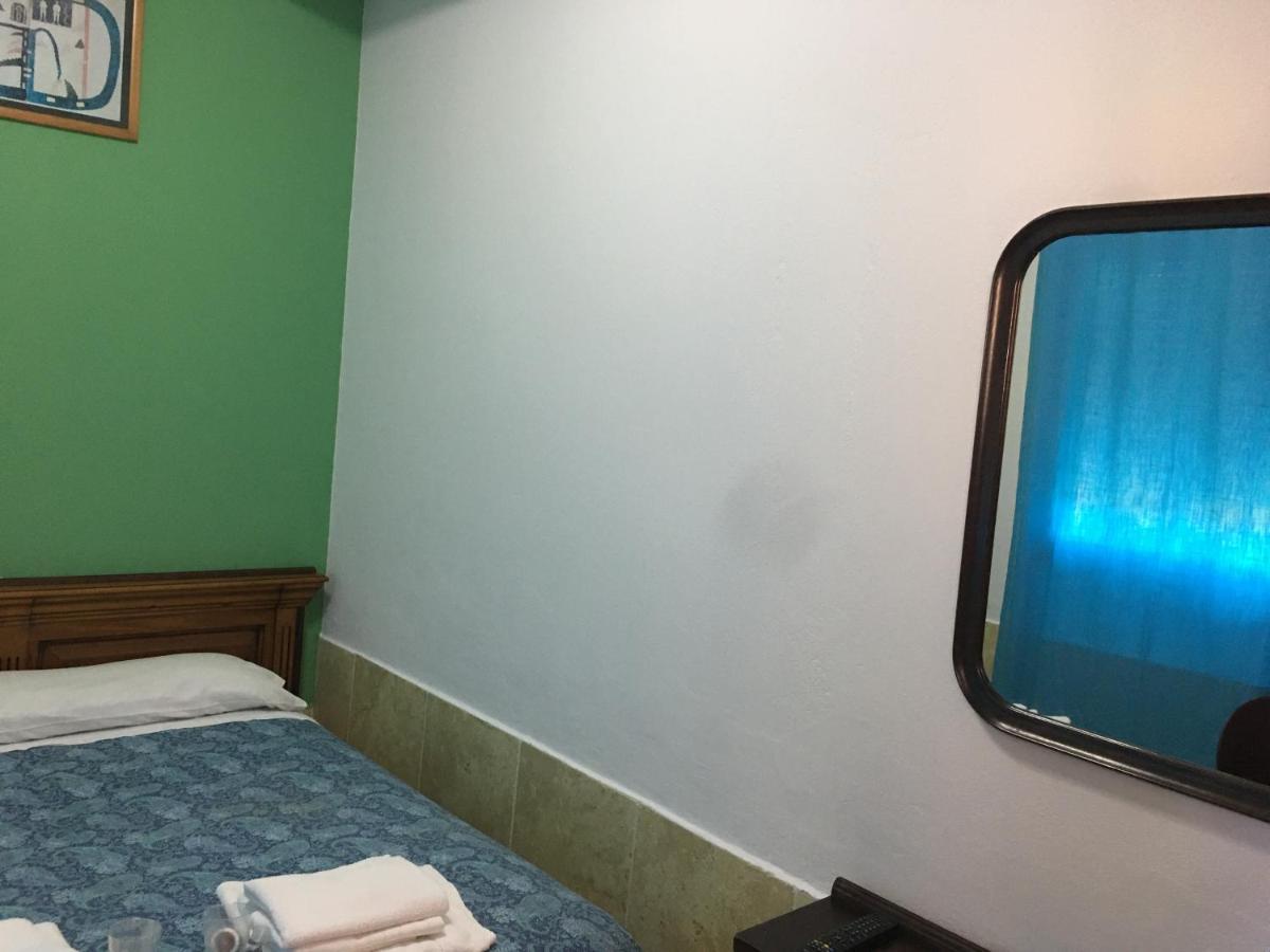 Hostal O Labrador Ξενοδοχείο O Hospital Εξωτερικό φωτογραφία